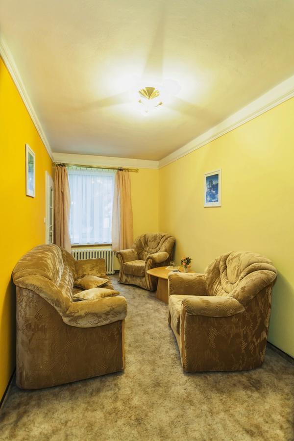 Hotel Central Кремница Экстерьер фото