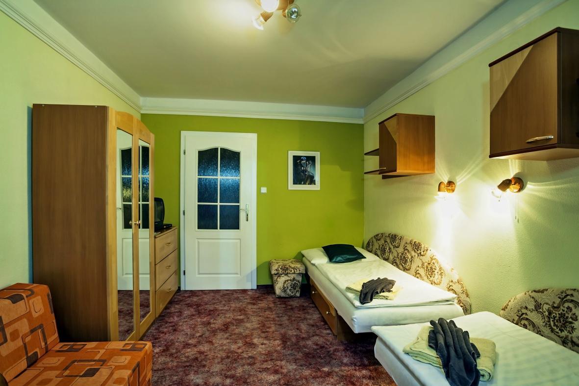 Hotel Central Кремница Экстерьер фото